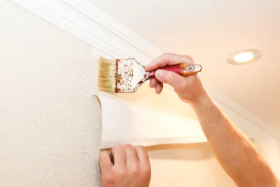 Pose de papier peint à Tramezaïgues — revêtements muraux et toiles de verre